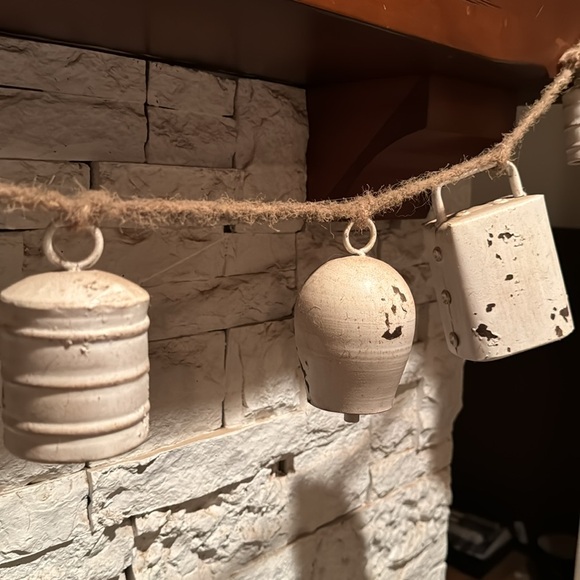 Rustic Cowbell garland - Picture 4 of 5